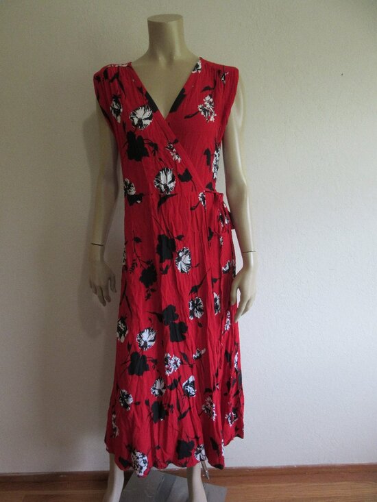Yumi Kim Dresses & Skirts - YUMI KIM Red & Black Midi L Floral Tango Pattern Dress